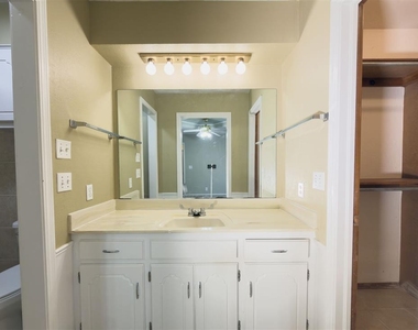 812 Countrywood Lane - Photo Thumbnail 29