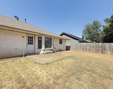 812 Countrywood Lane - Photo Thumbnail 33