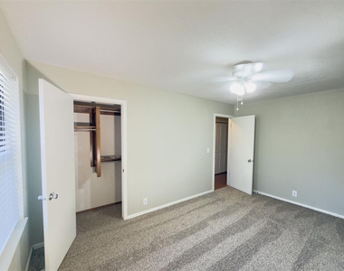 812 Countrywood Lane - Photo Thumbnail 23