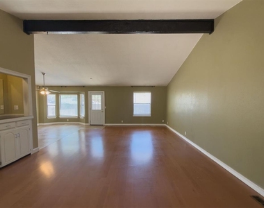 812 Countrywood Lane - Photo Thumbnail 2