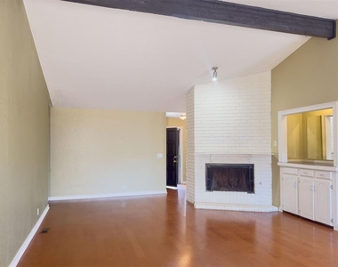 812 Countrywood Lane - Photo Thumbnail 5