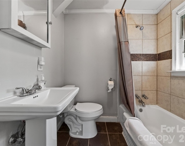 405 Walnut Avenue - Photo Thumbnail 8