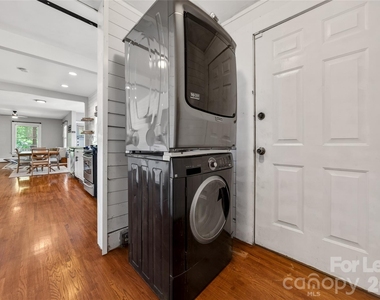 405 Walnut Avenue - Photo Thumbnail 6