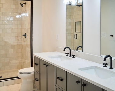 1302 E 10th Street - Photo Thumbnail 14