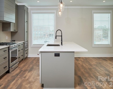 1302 E 10th Street - Photo Thumbnail 4