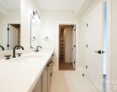 1302 E 10th Street - Photo Thumbnail 9