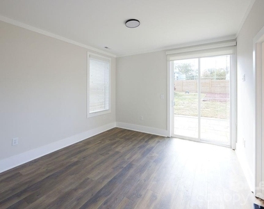 1300 E 10th Street - Photo Thumbnail 7