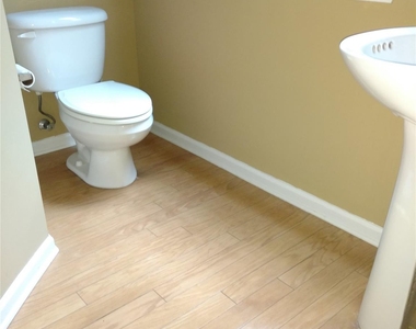 1510 Royal Auburn Avenue - Photo Thumbnail 3