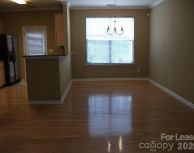 1510 Royal Auburn Avenue - Photo Thumbnail 2