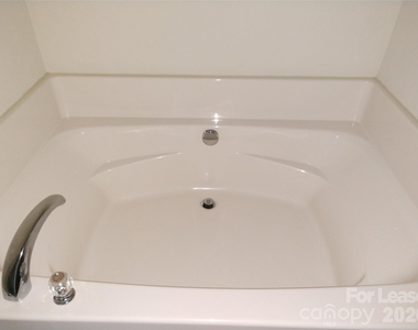 1510 Royal Auburn Avenue - Photo Thumbnail 6