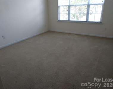 1510 Royal Auburn Avenue - Photo Thumbnail 4