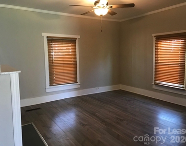 213 W King Street - Photo Thumbnail 1