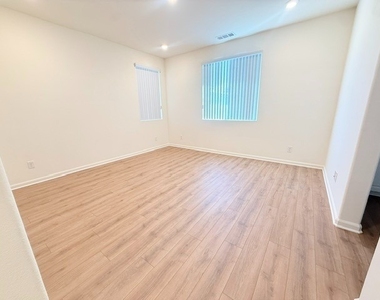 25189 Hunter Avenue - Photo Thumbnail 11