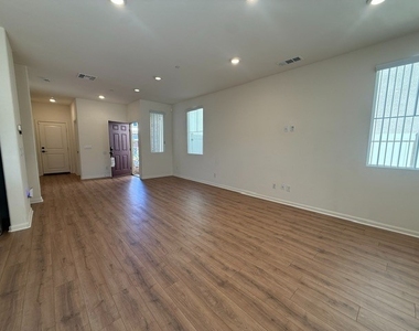 25189 Hunter Avenue - Photo Thumbnail 12