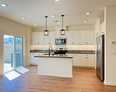 25189 Hunter Avenue - Photo Thumbnail 1