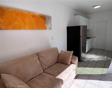 8561 Orion Av - Photo Thumbnail 1