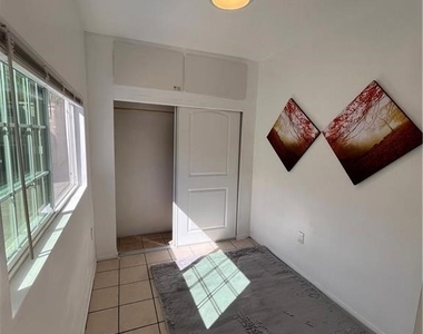 8561 Orion Av - Photo Thumbnail 4
