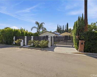 5527 Beckford Avenue - Photo Thumbnail 1
