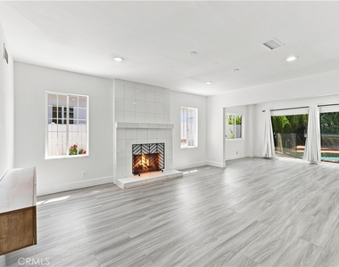 5527 Beckford Avenue - Photo Thumbnail 11