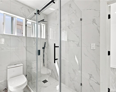 5527 Beckford Avenue - Photo Thumbnail 15