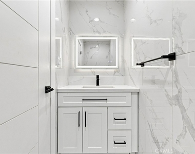 5527 Beckford Avenue - Photo Thumbnail 18