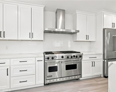 5527 Beckford Avenue - Photo Thumbnail 9