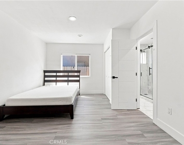5527 Beckford Avenue - Photo Thumbnail 17