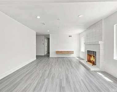 5527 Beckford Avenue - Photo Thumbnail 13