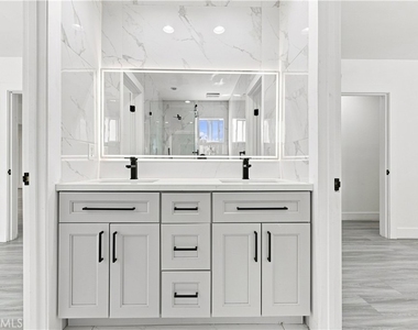 5527 Beckford Avenue - Photo Thumbnail 16