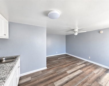 127 W 58th - Photo Thumbnail 1