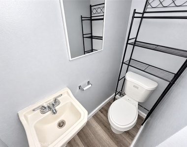 127 W 58th - Photo Thumbnail 4