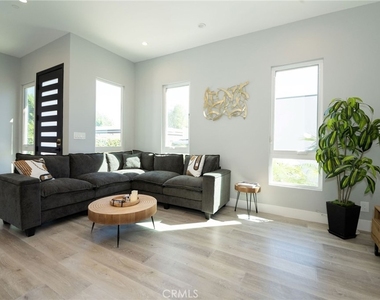5849 Shirley - Photo Thumbnail 4