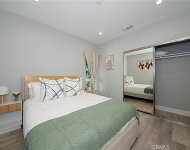 5849 Shirley - Photo Thumbnail 8