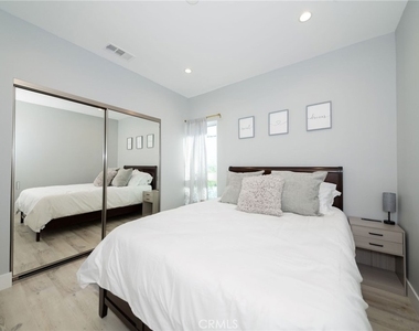 5849 Shirley - Photo Thumbnail 9