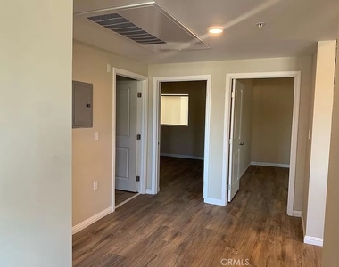 11442 Victory Boulevard - Photo Thumbnail 18