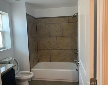 11442 Victory Boulevard - Photo Thumbnail 11