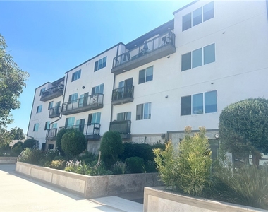 11442 Victory Boulevard - Photo Thumbnail 1