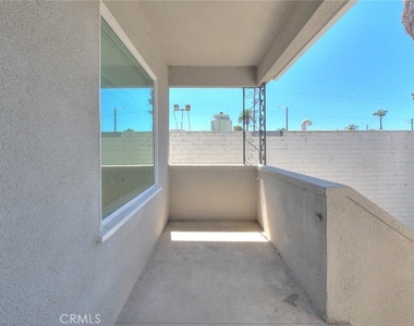 230 Mira Mar Avenue - Photo Thumbnail 4