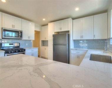 230 Mira Mar Avenue - Photo Thumbnail 14