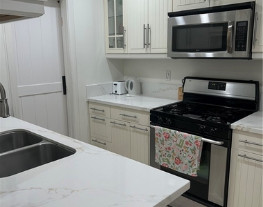 10600 Eastborne - Photo Thumbnail 6