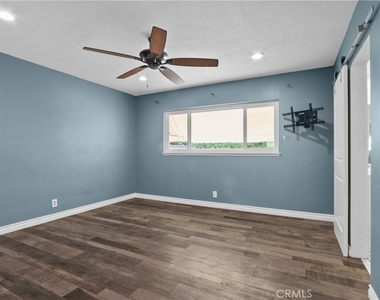 10925 Newcomb Avenue - Photo Thumbnail 9