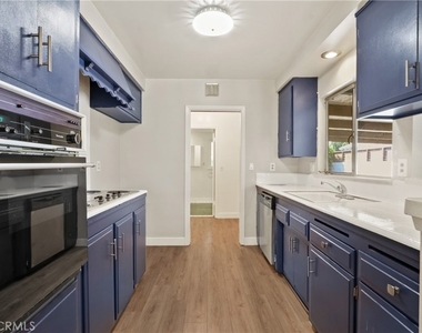10925 Newcomb Avenue - Photo Thumbnail 6