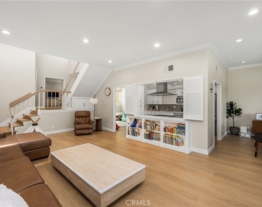 642 Colonial - Photo Thumbnail 13