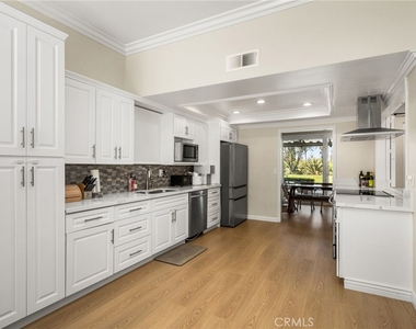 642 Colonial - Photo Thumbnail 29