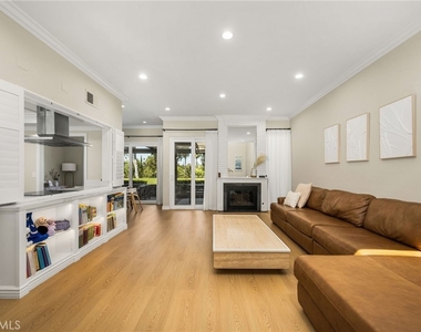 642 Colonial - Photo Thumbnail 11