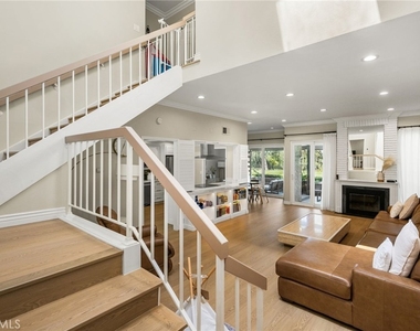 642 Colonial - Photo Thumbnail 9