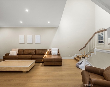 642 Colonial - Photo Thumbnail 12