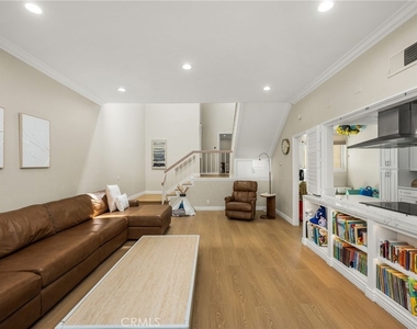 642 Colonial - Photo Thumbnail 14