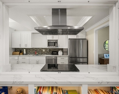 642 Colonial - Photo Thumbnail 16