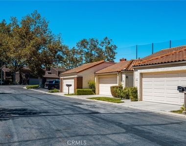 642 Colonial - Photo Thumbnail 1